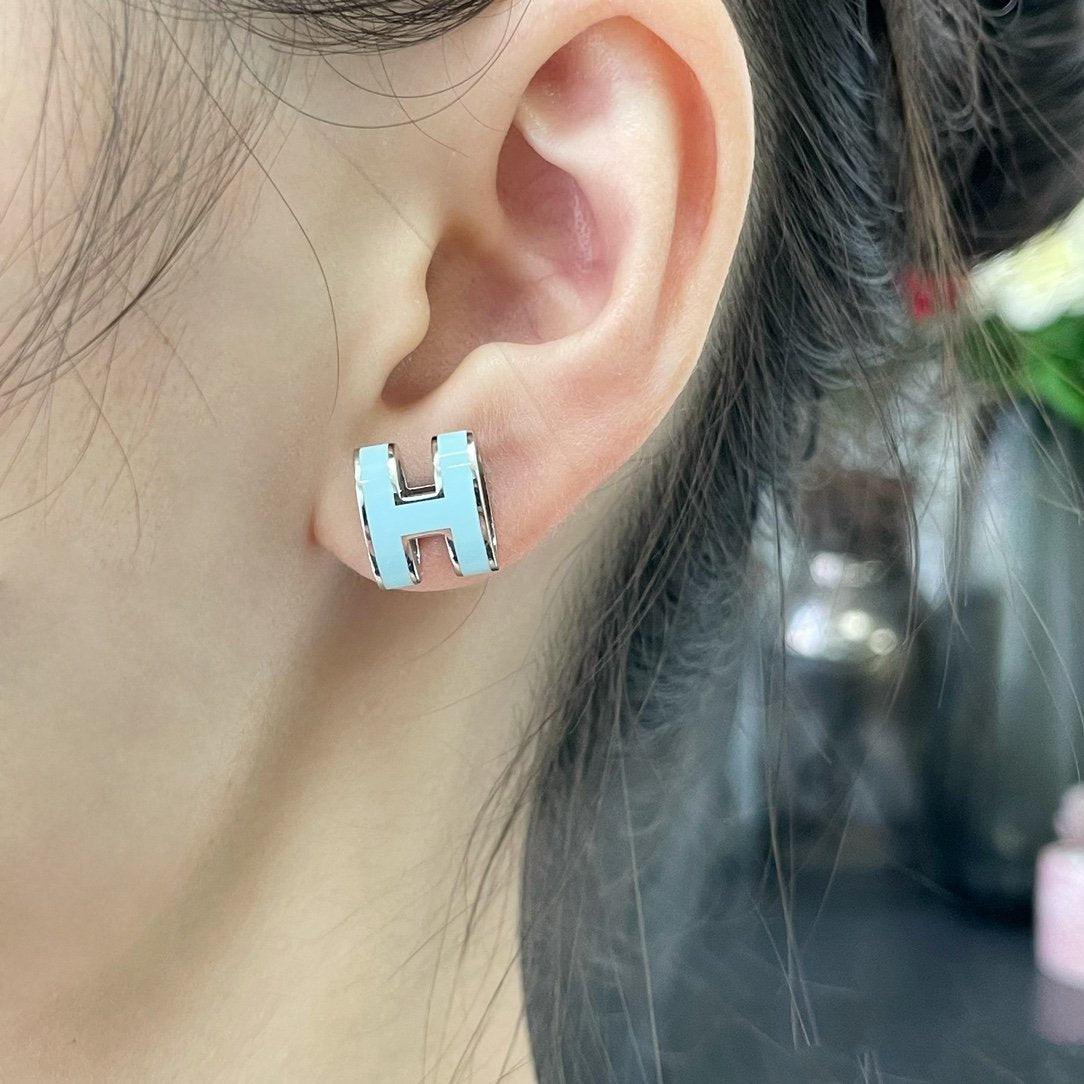 GlowPOP H SKY BLUE STUD EARRINGS