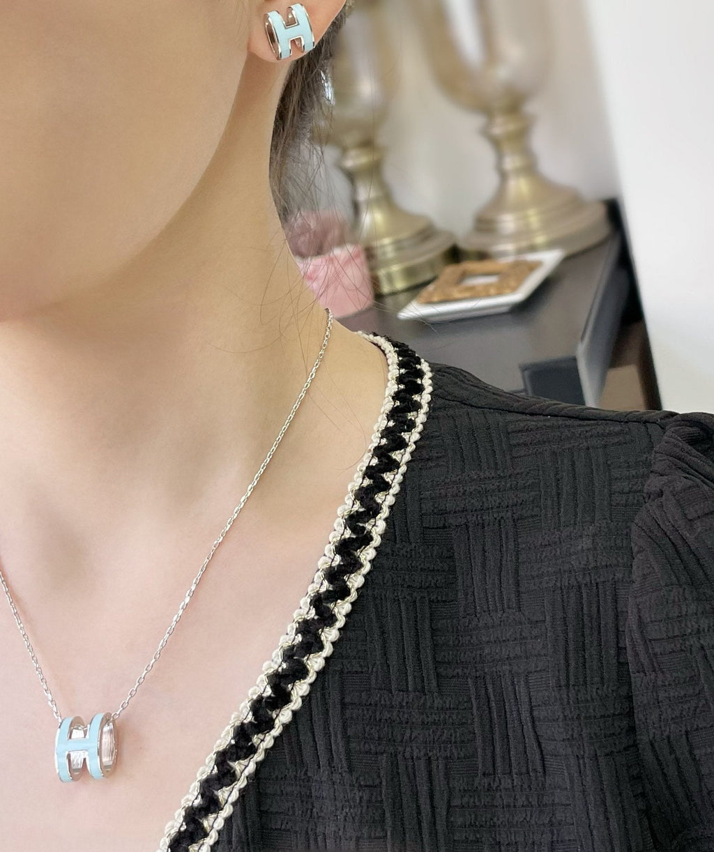 GlowPOP H SKY BLUE STUD EARRINGS