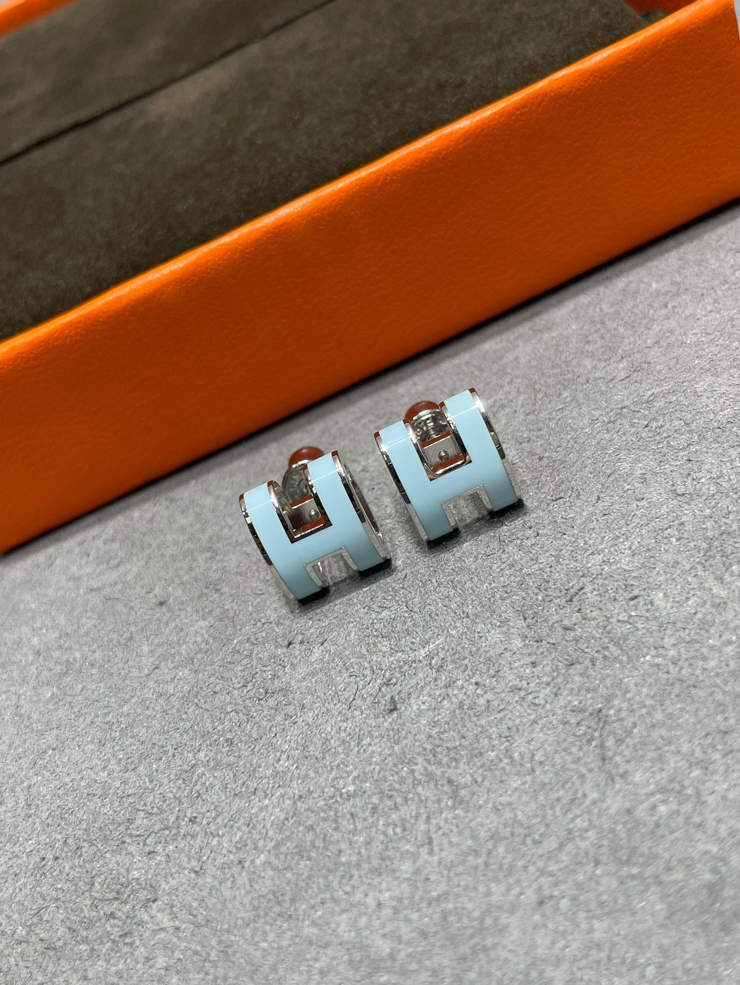 GlowPOP H SKY BLUE STUD EARRINGS