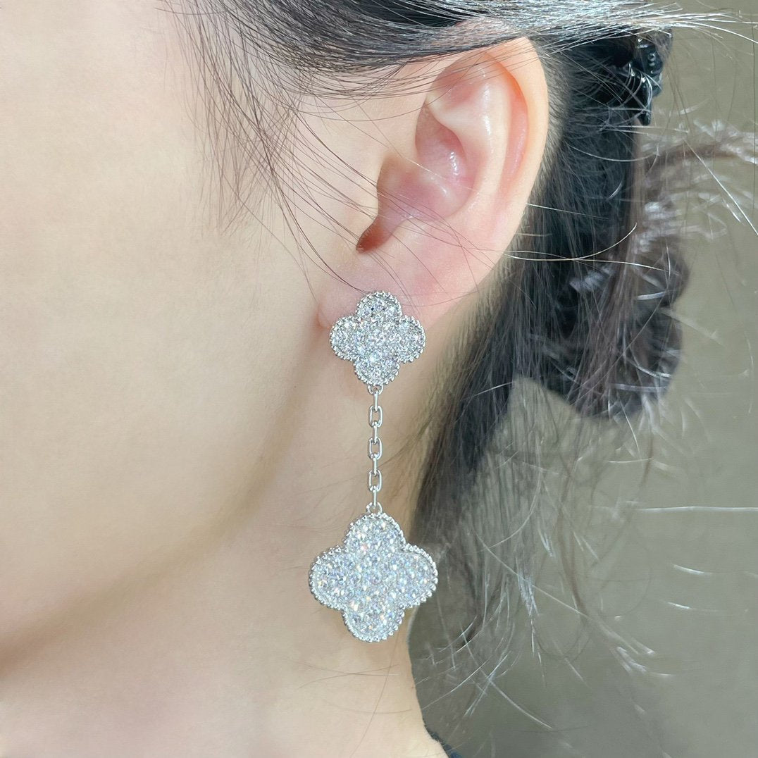 GlowCLOVER 2 MOTIFS DIAMOND PAVED SILVER EARRINGS