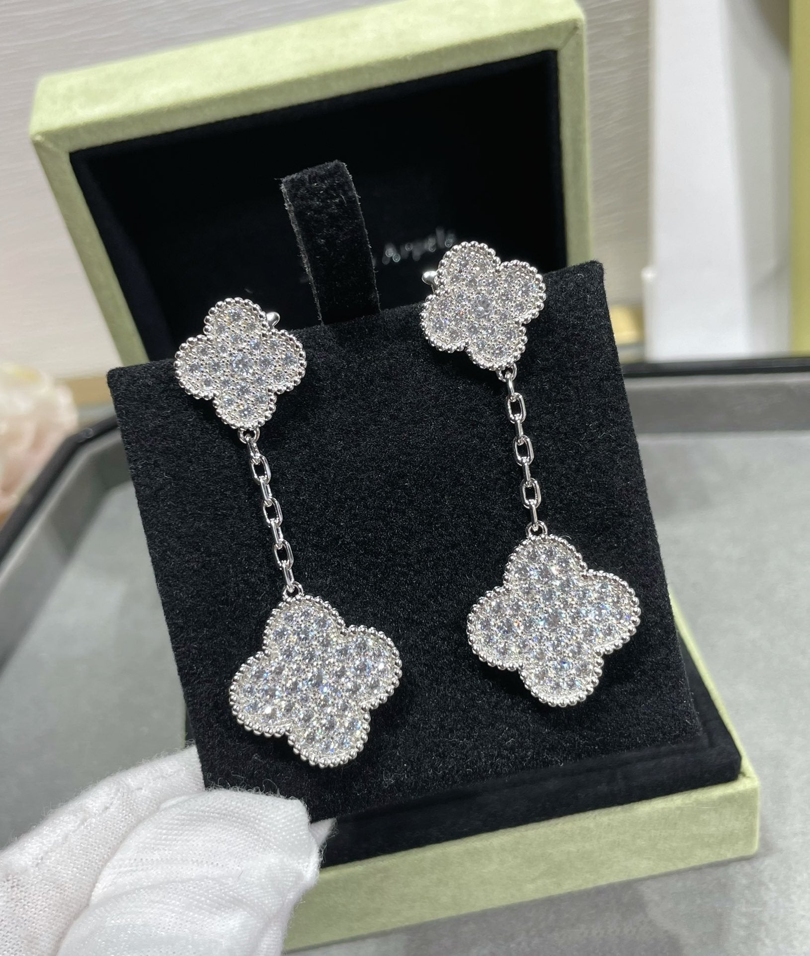 GlowCLOVER 2 MOTIFS DIAMOND PAVED SILVER EARRINGS