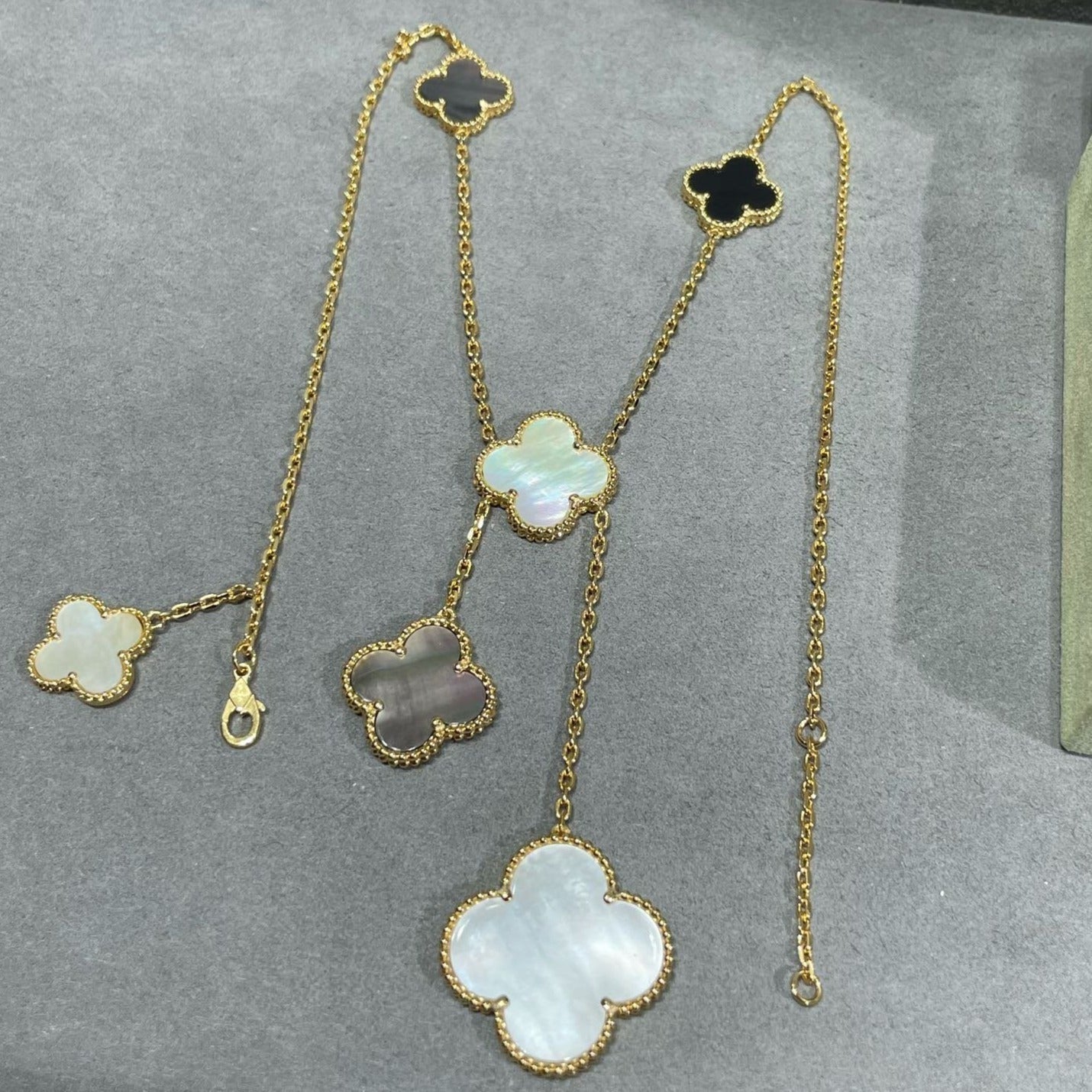 GlowCLOVER 6 MOTIF MOP ONYX GOLD NECKLACE