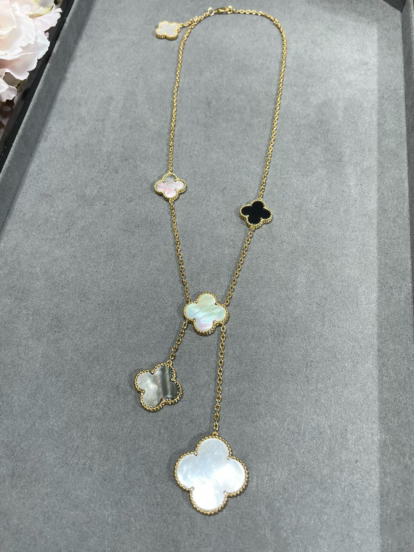 GlowCLOVER 6 MOTIF MOP ONYX GOLD NECKLACE