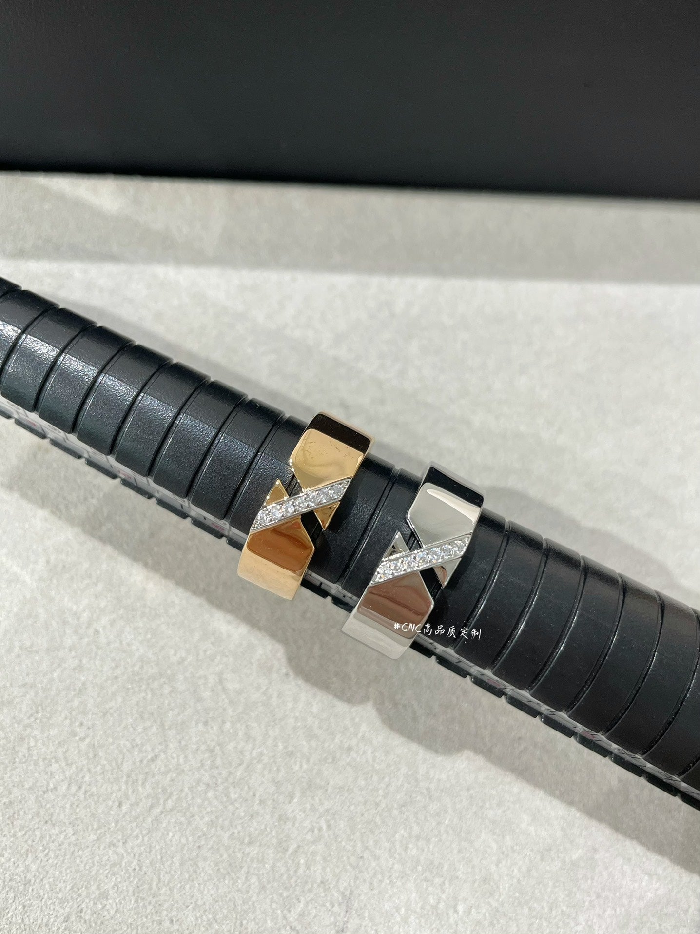 GlowLIENS EVIDENCE DIAOMOND RING