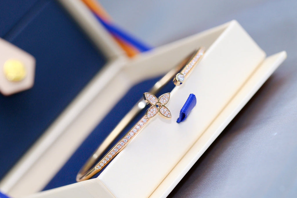 GlowIDYLLE PINK GOLD OPEN BRACELET DIAMOND PAVED