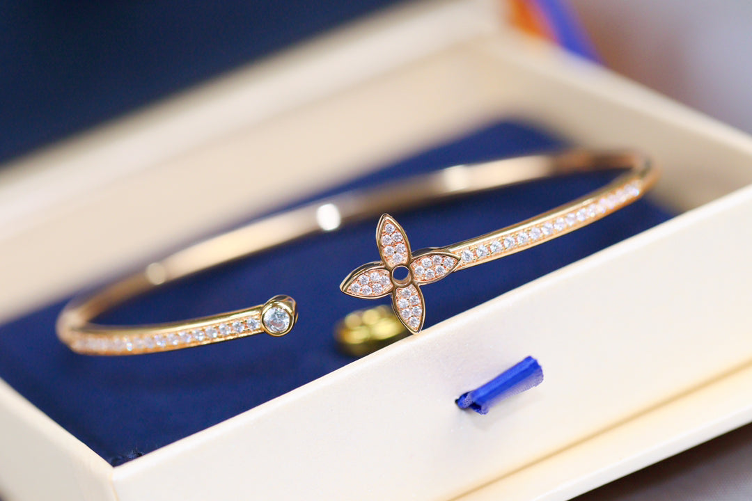 GlowIDYLLE PINK GOLD OPEN BRACELET DIAMOND PAVED