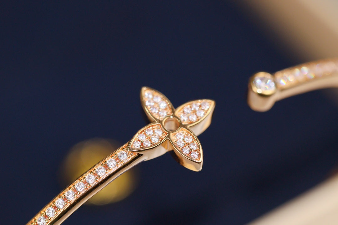 GlowIDYLLE PINK GOLD OPEN BRACELET DIAMOND PAVED