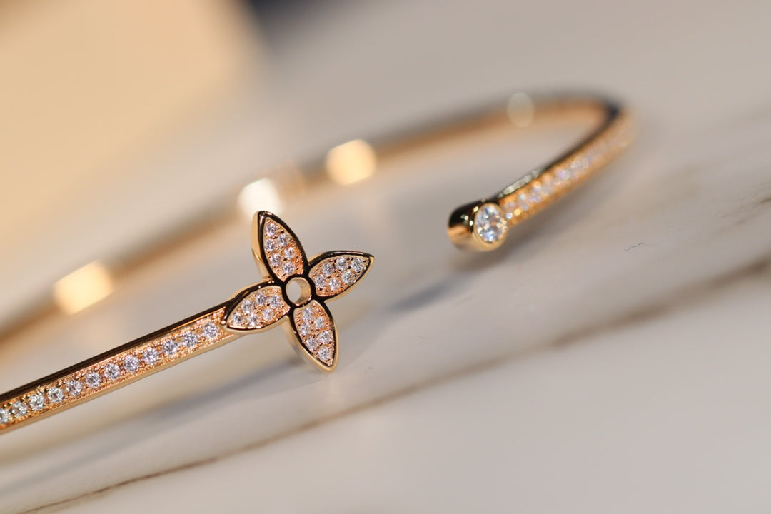 GlowIDYLLE GOLD OPEN BRACELET DIAMOND PAVED