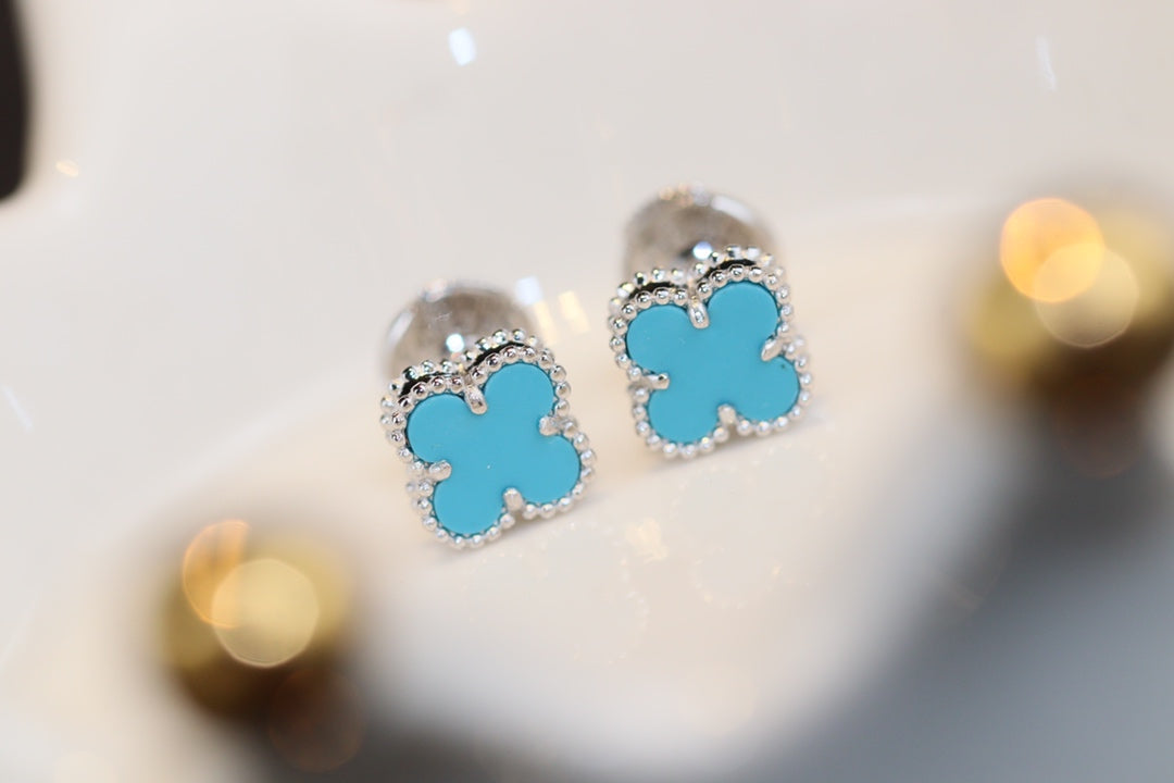 GlowCLOVER MINI TURQUOISE SILVER STUD EARRINGS