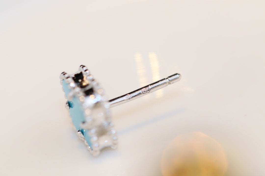 GlowCLOVER MINI TURQUOISE SILVER STUD EARRINGS