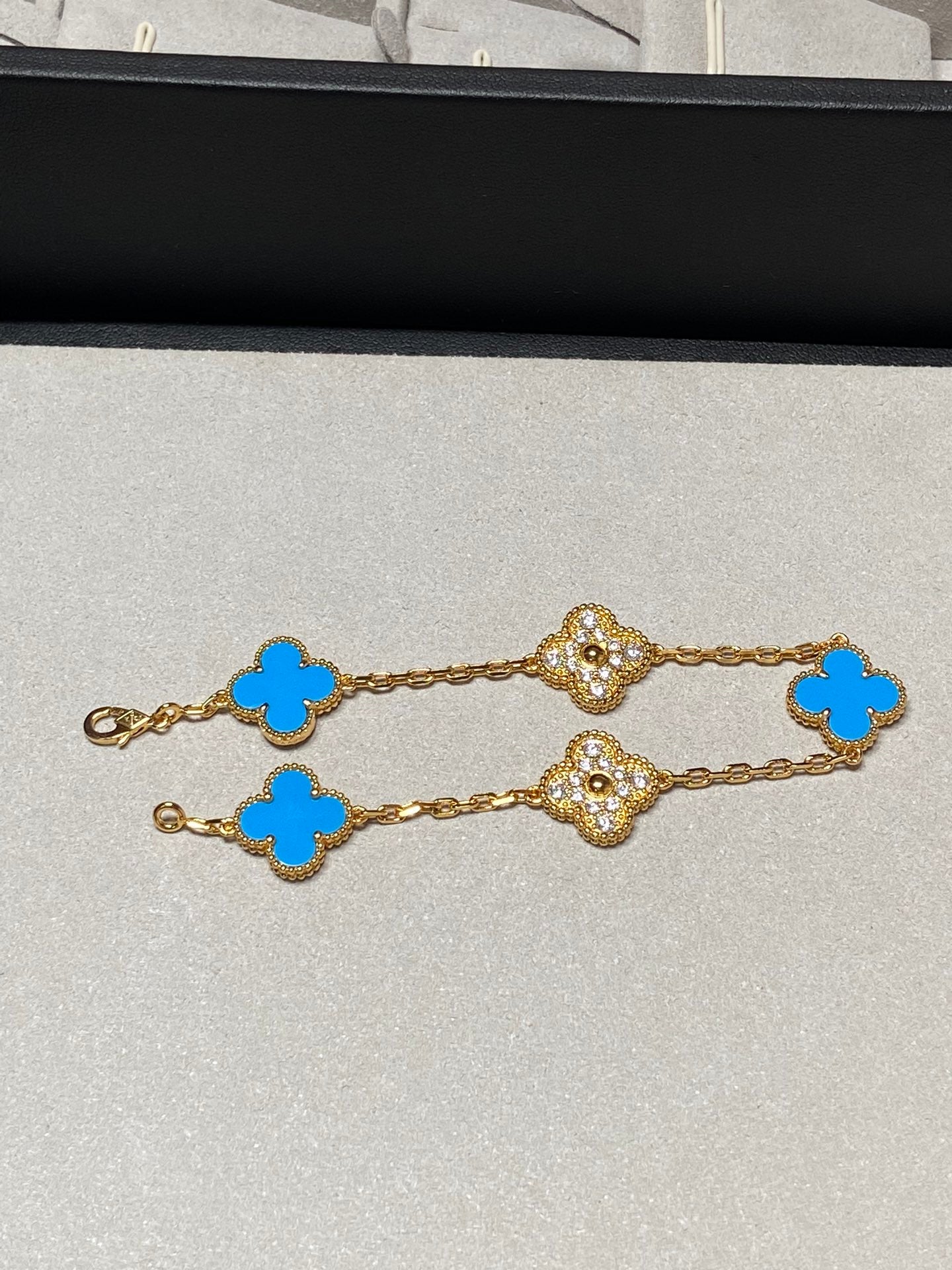 GlowCLOVER 5 MOTIF BLUE CHALCEDONY DIAMOND GOLD BRACELET