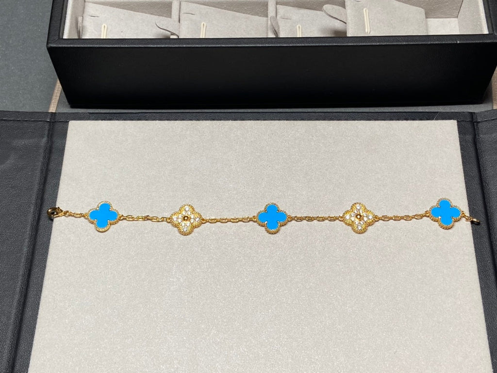 GlowCLOVER 5 MOTIF BLUE CHALCEDONY DIAMOND GOLD BRACELET