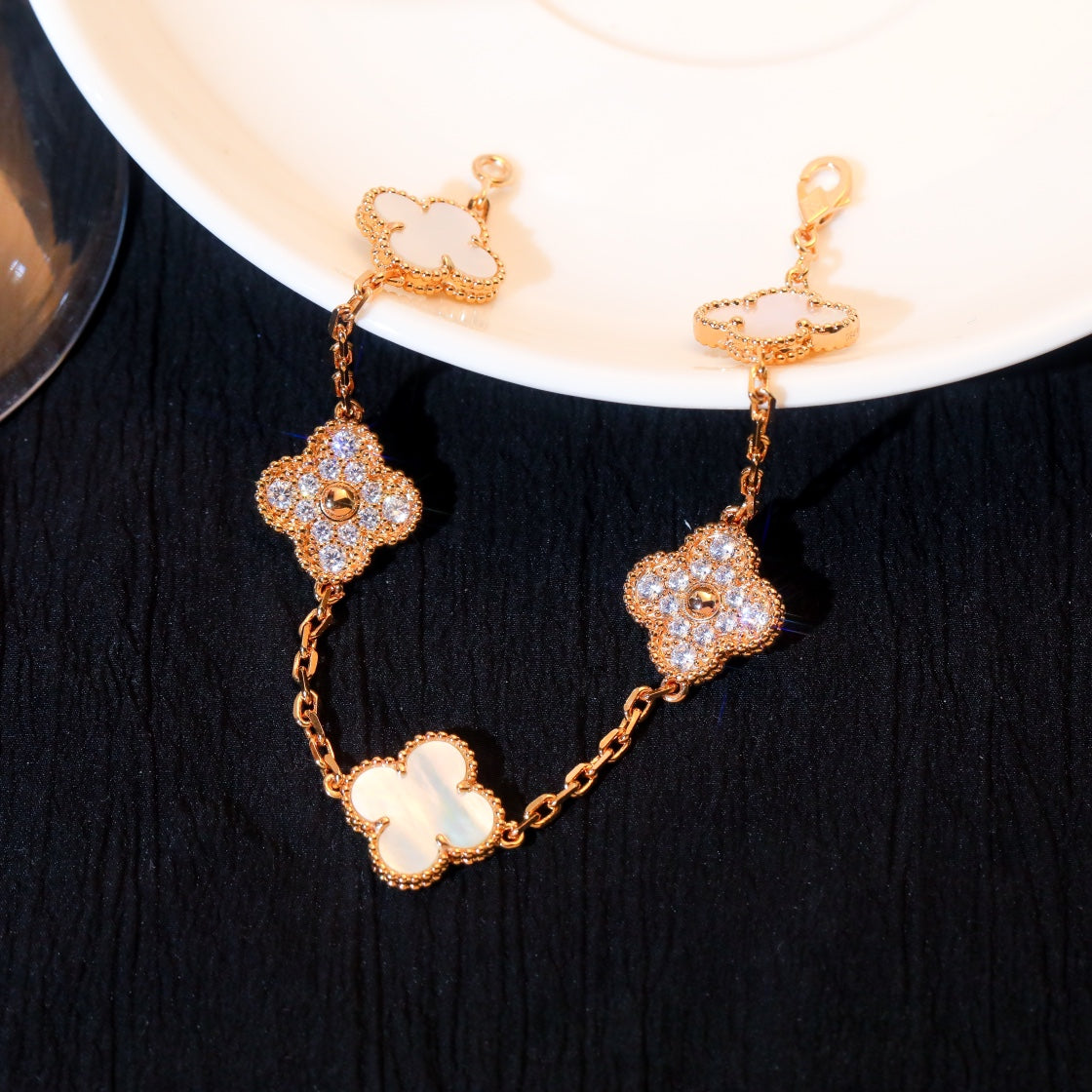 GlowCLOVER BRACELET 5 MOTIF WHITE MOP DIAMOND