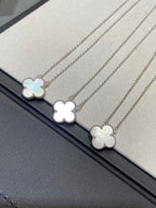 GlowCLOVER MEDIUM SILVER WHITE MOP NECKLACE