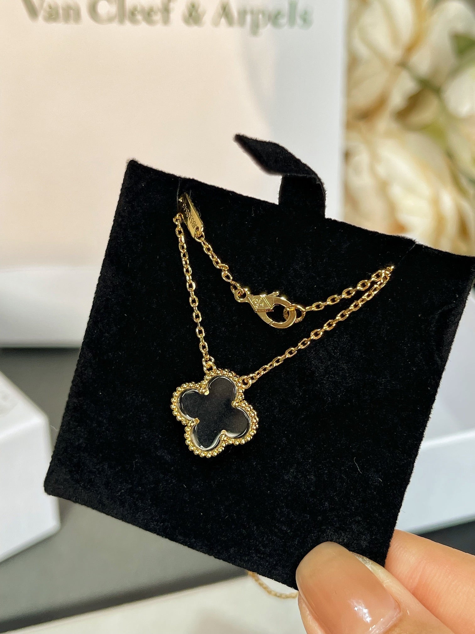 GlowCLOVER ROCK CRYSTAL ROSE GOLD NECKLACE