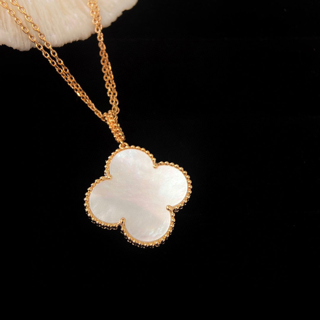 GlowCLOVER 25MM MOP LARGE PENDANT NECKLACE
