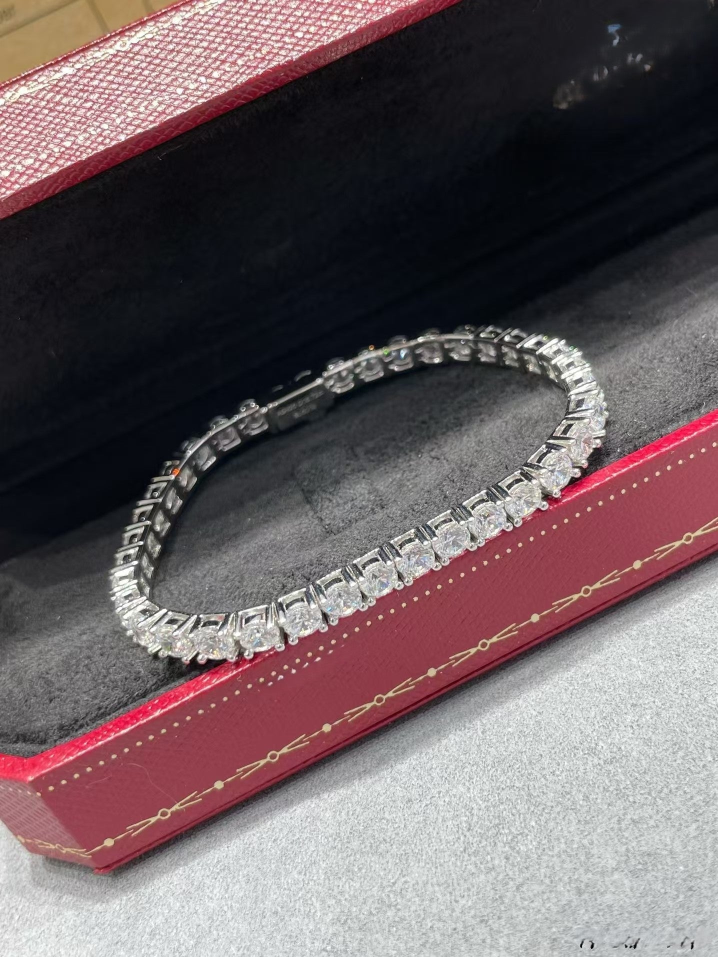[Glow]TENNIS BRACELET WITH FULL DIAMOND SETTING