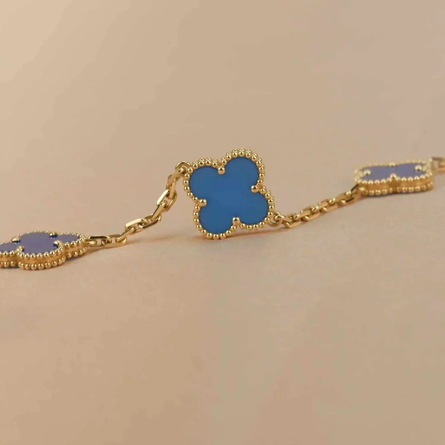 GlowCLOVER 5 MOTIFS BLUE AGATE BRACELET