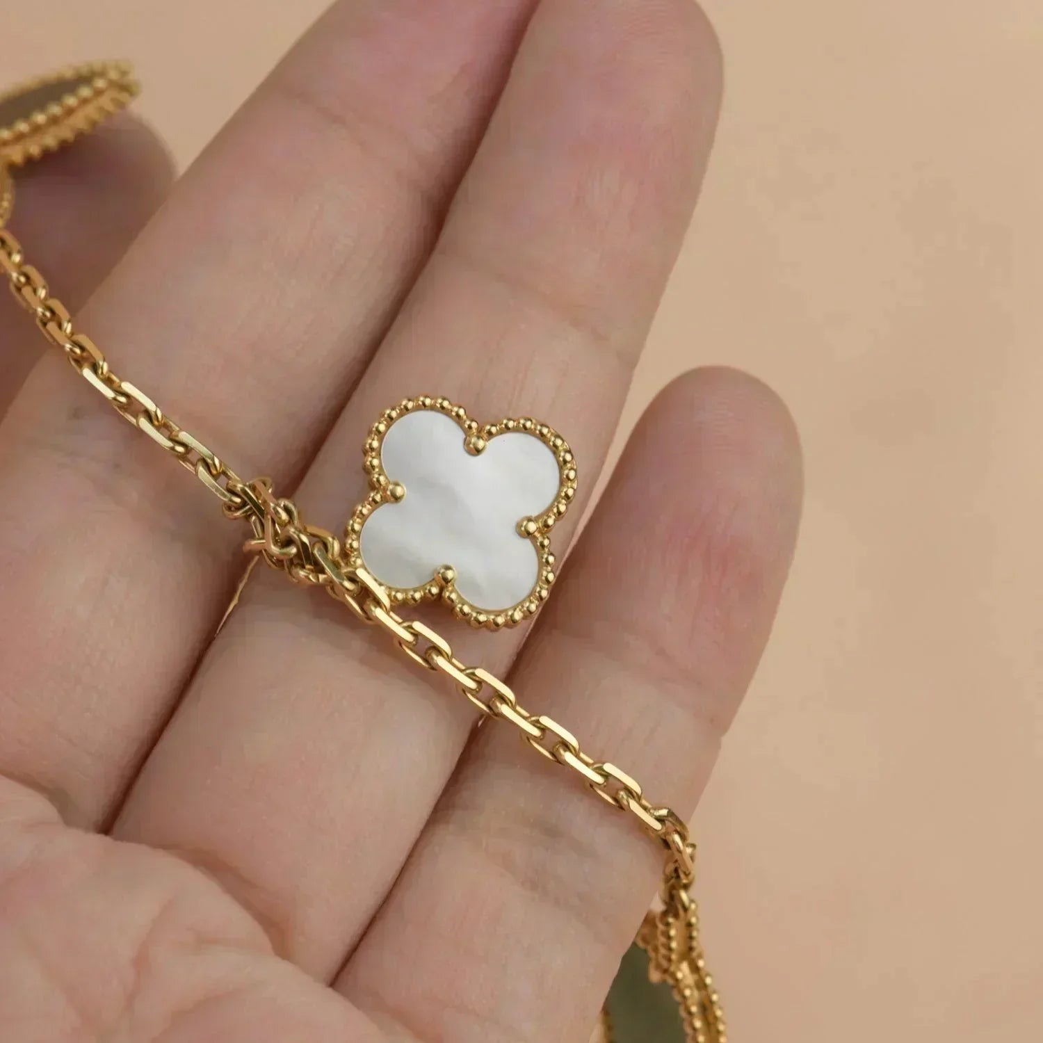 GlowLUCKY SPRING 5 MOTIF GOLD BRACELET