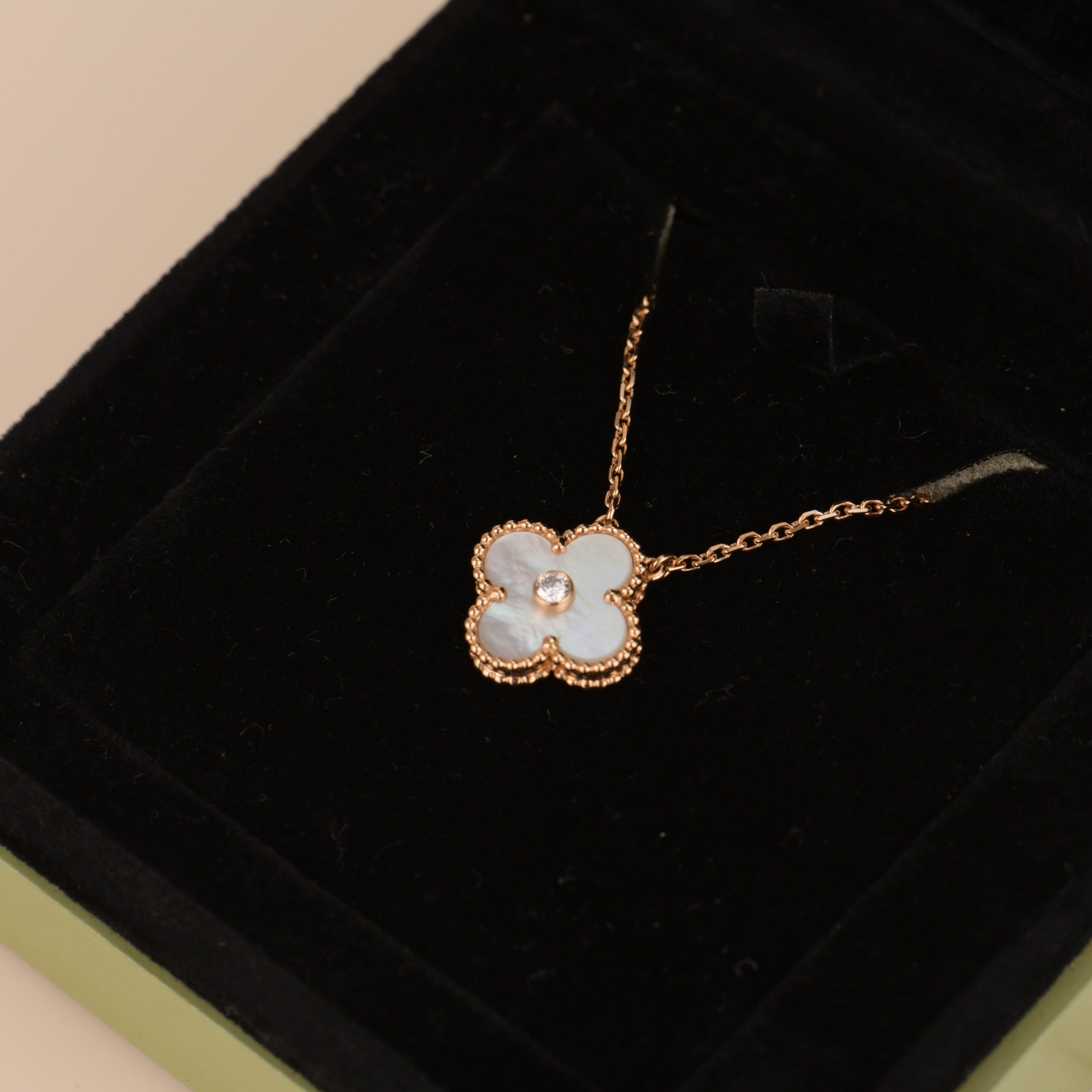 GlowCLOVER 15MM DIAMOND WHITE FRITILLARIA NECKLACE