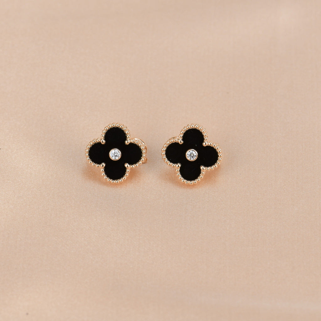 GlowCLOVER MEDIUM 1 MOTIFS ONYX DIAMOND EARRINGS