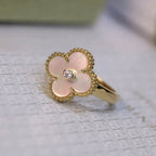 GlowCLOVER PINK MOP RING GOLD DIAMOND
