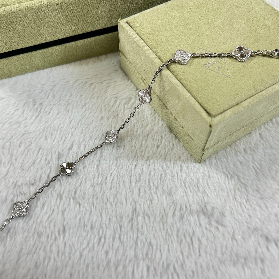 [Glow]CLOVER 6 MOTIF DIAMOND LASER BRACELET