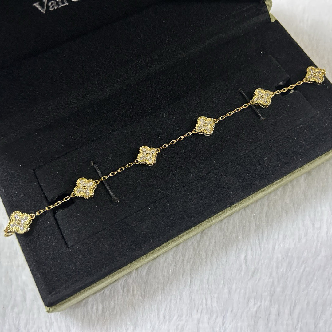 [Glow]CLOVER 6 MOTIF DIAMOND BRACELET