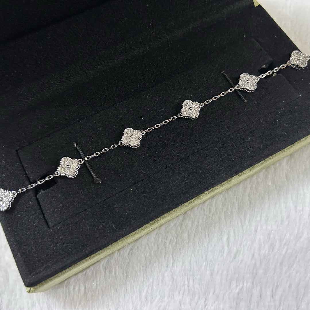 [Glow]CLOVER 6 MOTIF DIAMOND BRACELET