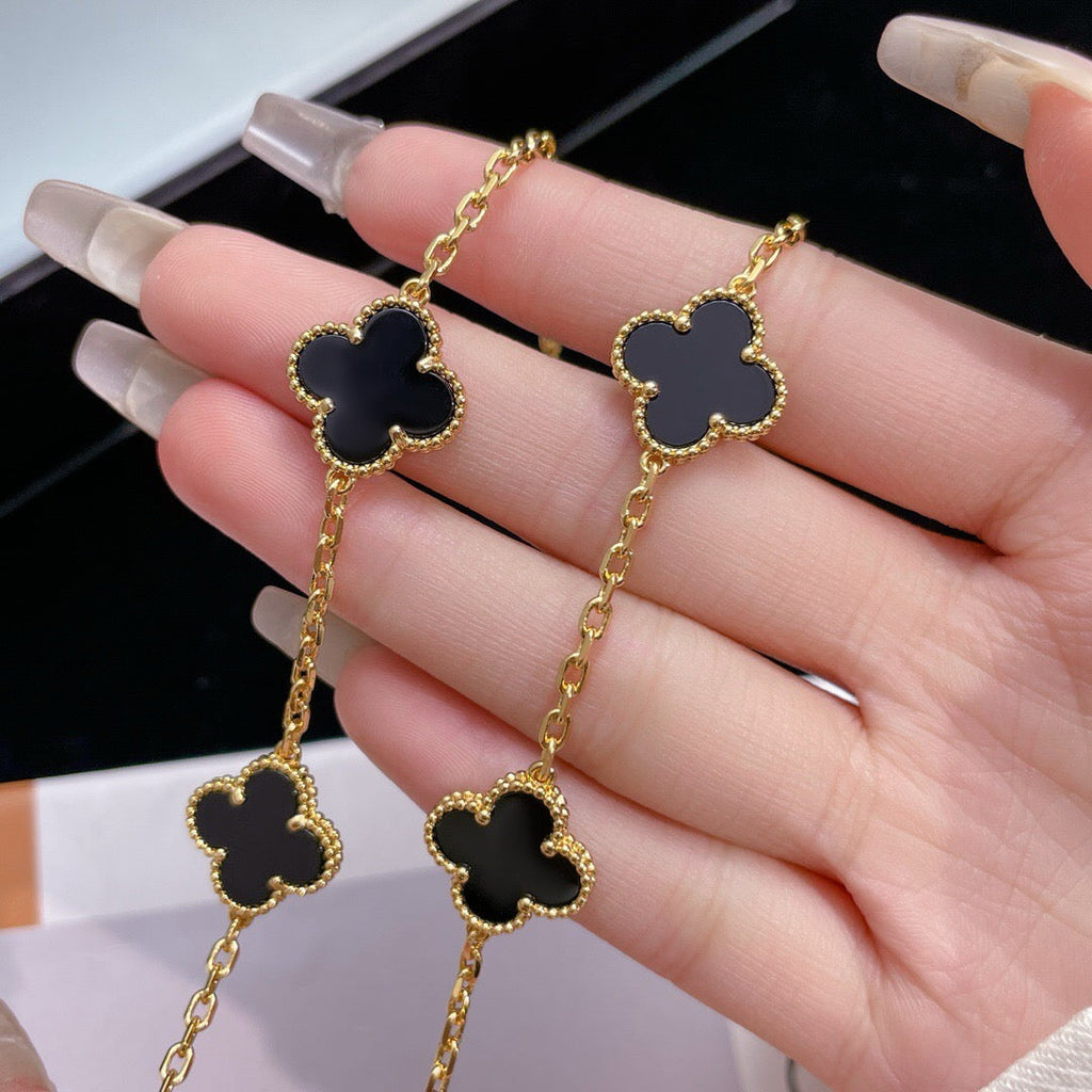 GlowCLOVER 10 MOTIFS ONYX NECKLACE