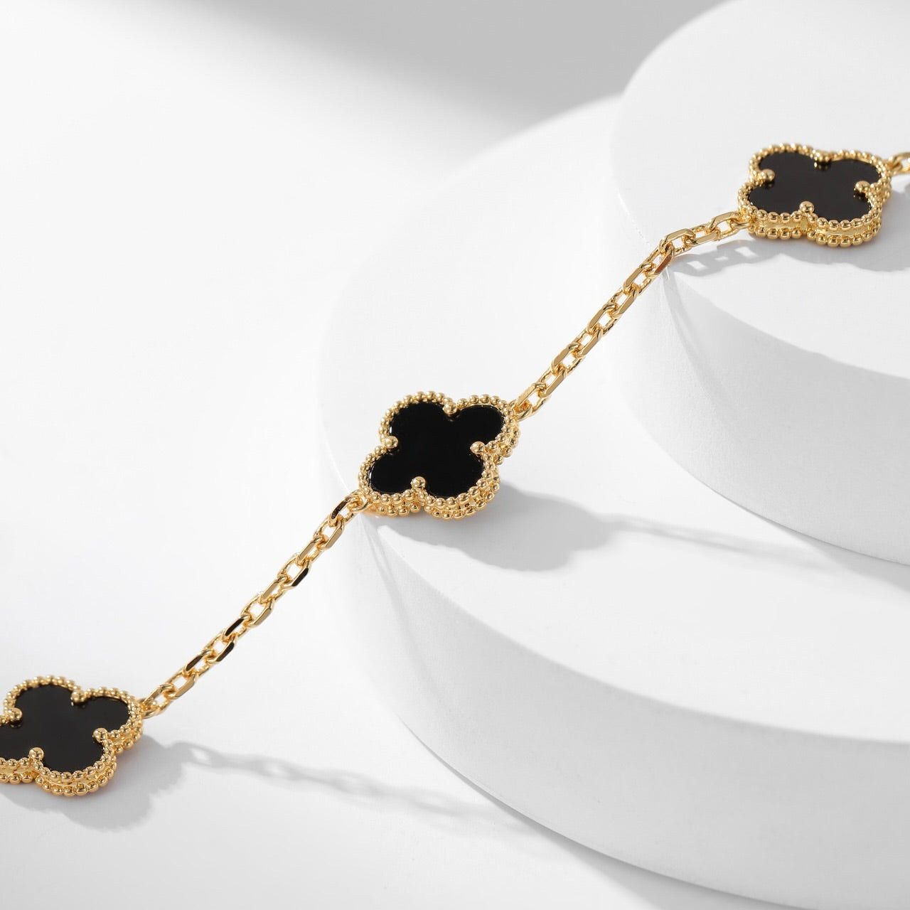 GlowCLOVER 10 MOTIFS ONYX NECKLACE