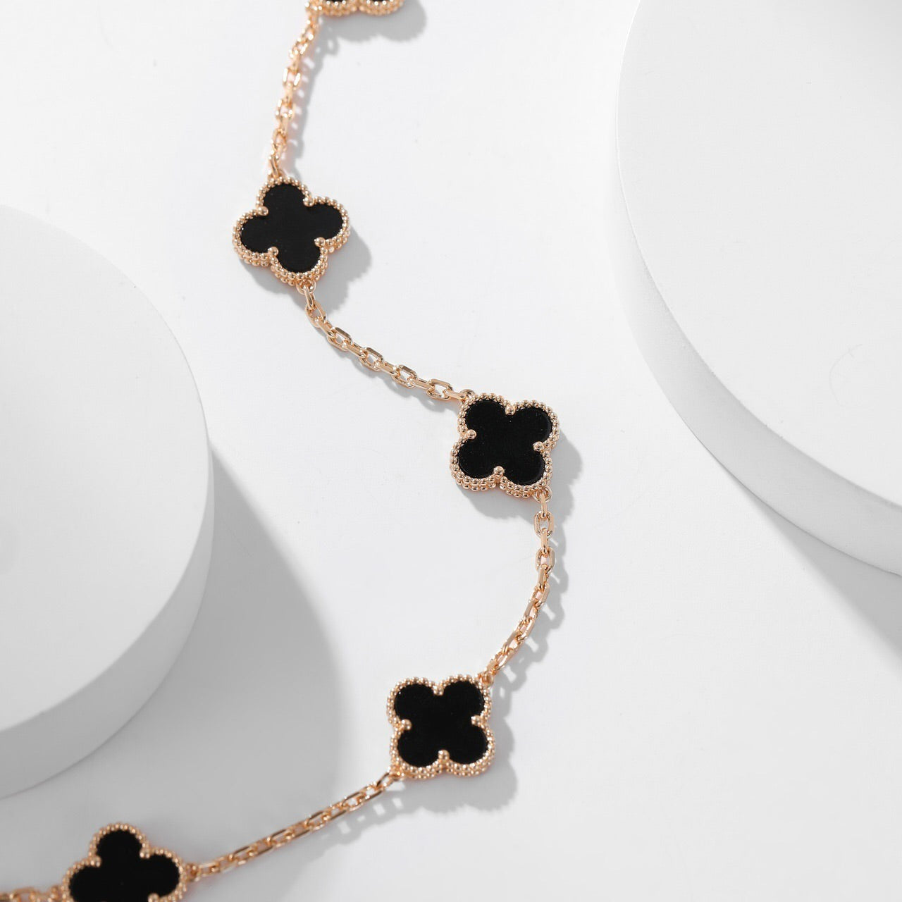 GlowCLOVER 10 MOTIFS ONYX NECKLACE