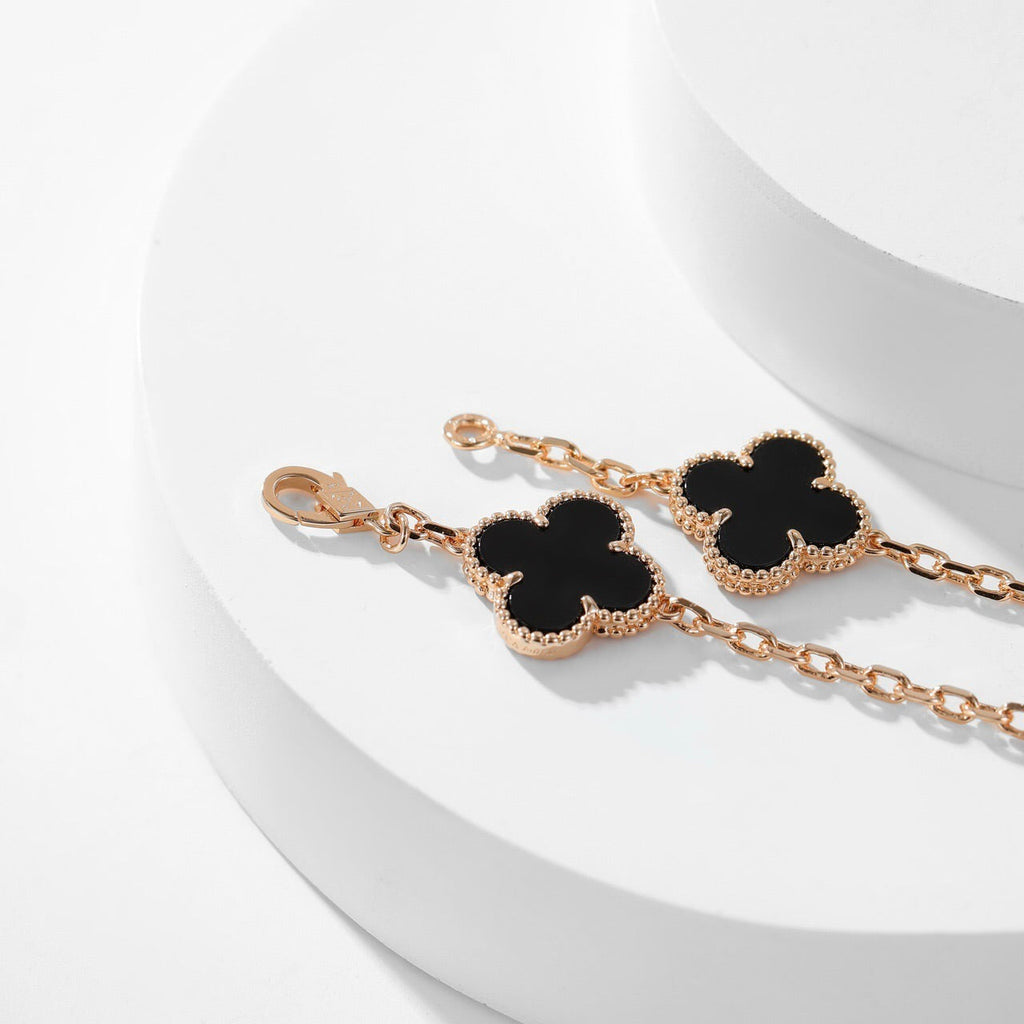 GlowCLOVER 10 MOTIFS ONYX NECKLACE