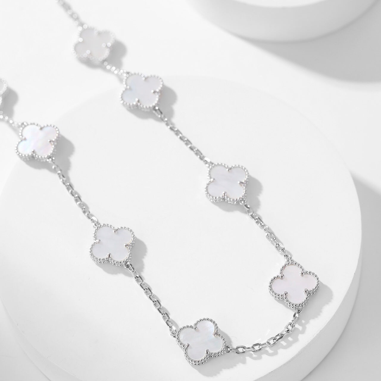 GlowCLOVER 10 MOTIFS WHITE MOTHER OF PEARL NECKLACE