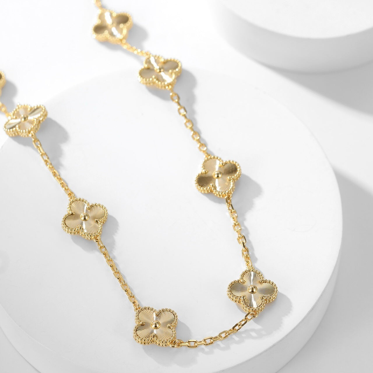 GlowCLOVER 10 MOTIFS LASER NECKLACE