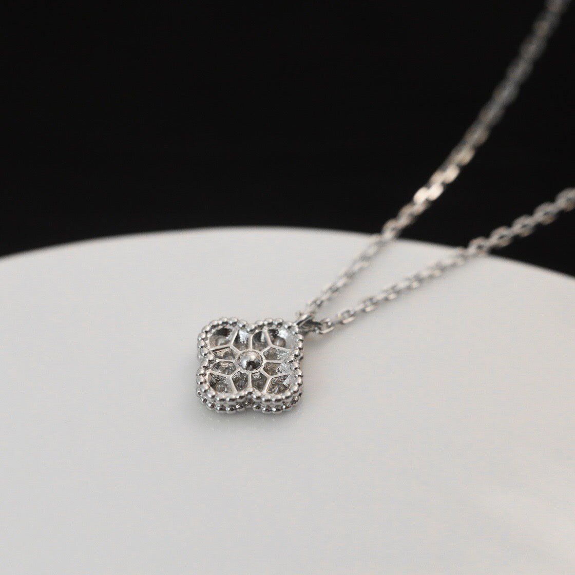 GlowCLOVER MINI 9.5MM PENDANT DIAMOND NECKLACE