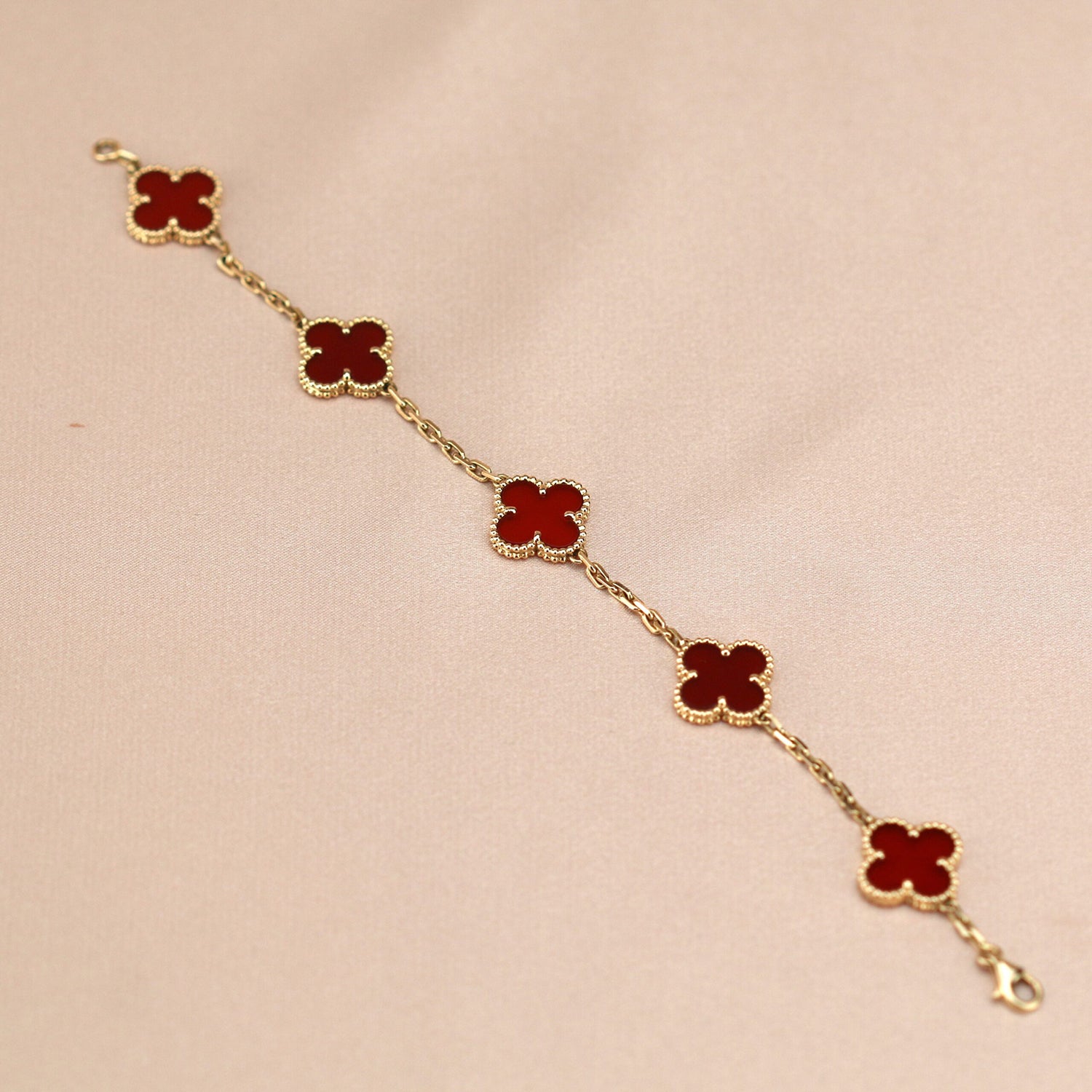 GlowCLOVER 5 MOTIFS RED AGATE  BRACELET