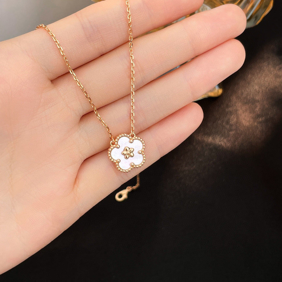 GlowLUCKY  WHITE MOP  PLUM BLOSSOM NECKLACE