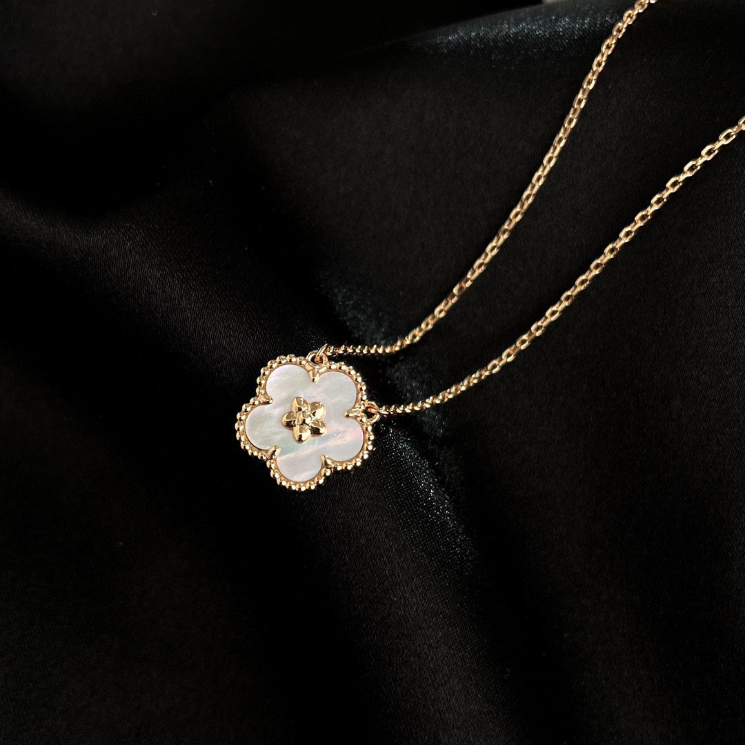 GlowLUCKY  WHITE MOP  PLUM BLOSSOM NECKLACE