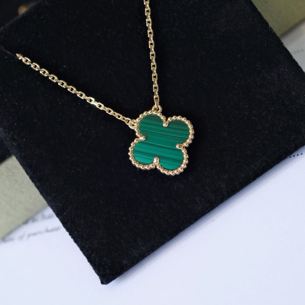 GlowCLOVER 15MM MALACHITE SINGLE FLOWER  NECKLACE