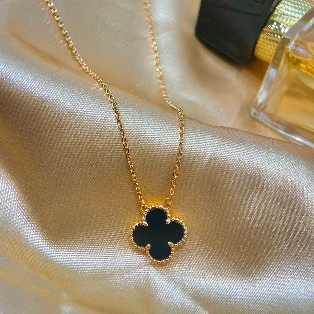 GlowCLOVER 15MM BLACK ONYX SINGLE FLOWER NECKLACE