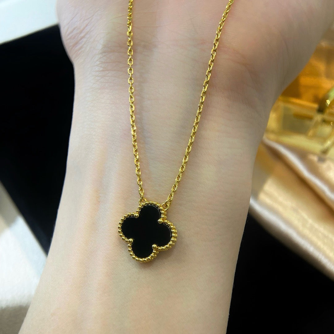 GlowCLOVER 15MM BLACK ONYX SINGLE FLOWER NECKLACE