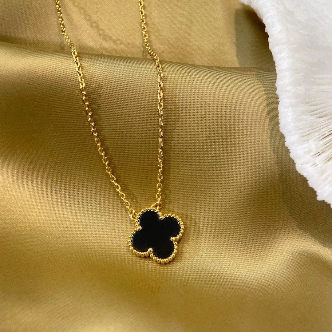 GlowCLOVER 15MM BLACK ONYX SINGLE FLOWER NECKLACE