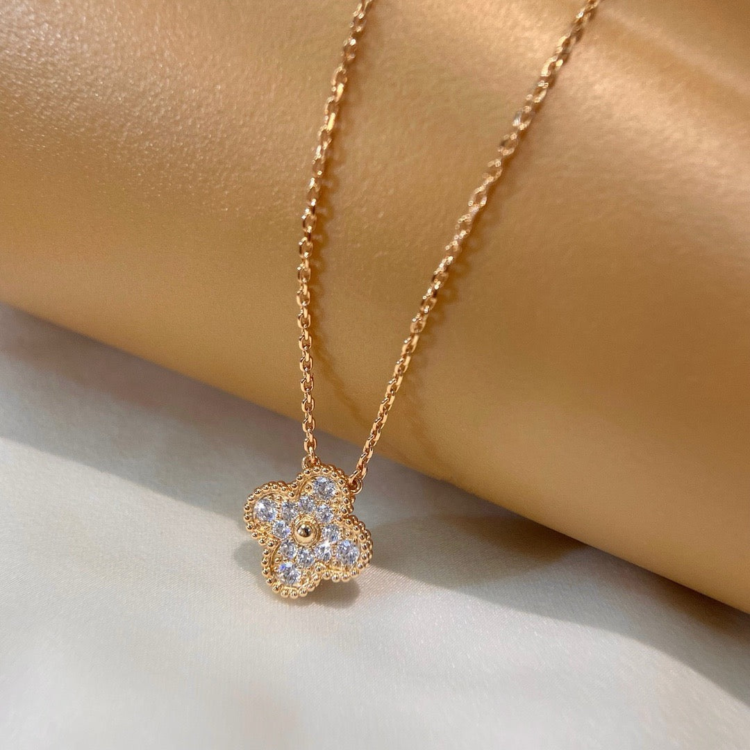 GlowCLOVER 15MM DIAMOND SINGLE FLOWER NECKLACE