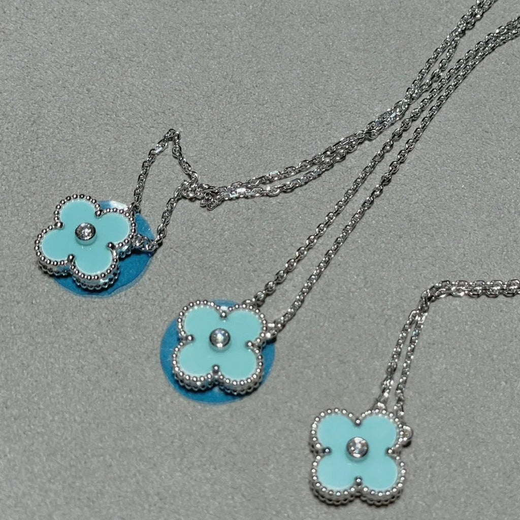 GlowCLOVER 1 DIAMOND LIGHT BLUE SILVER NECKLACE