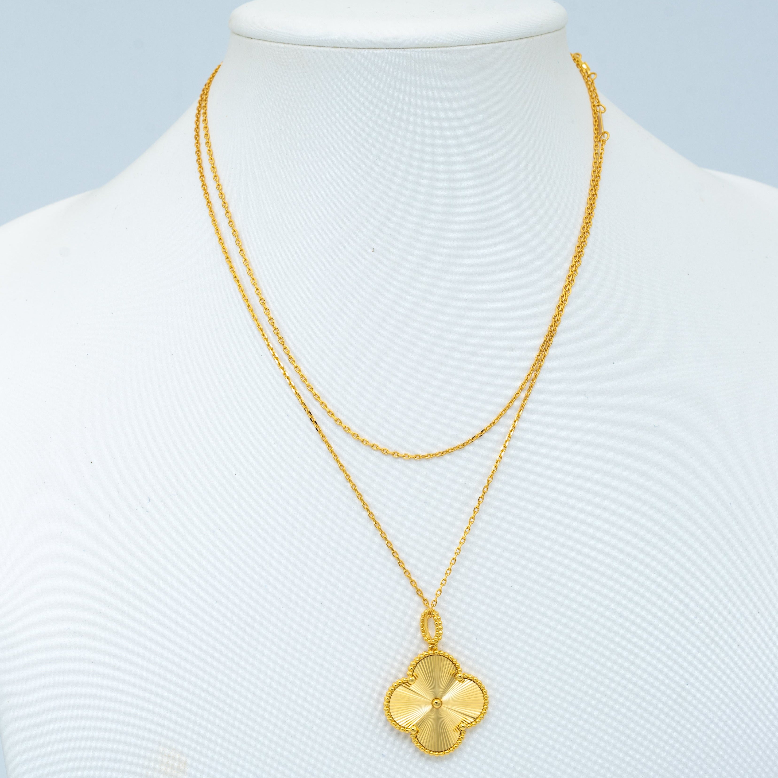 GlowCLOVER 25MM PEDANT NECKLACE GOLD
