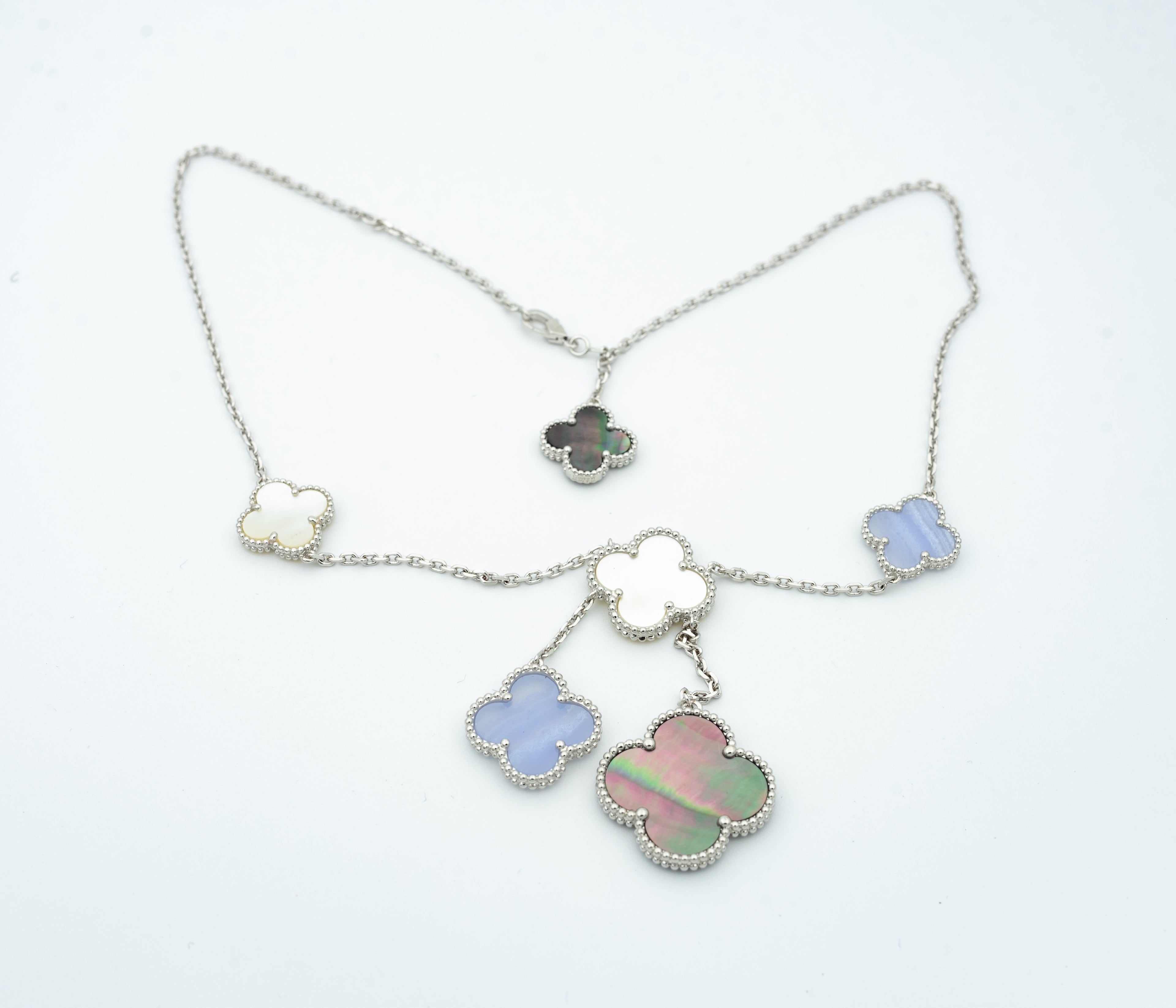 GlowCLOVER MOP CHALCEDONY NECKLACE SILVER 6 MOTIF