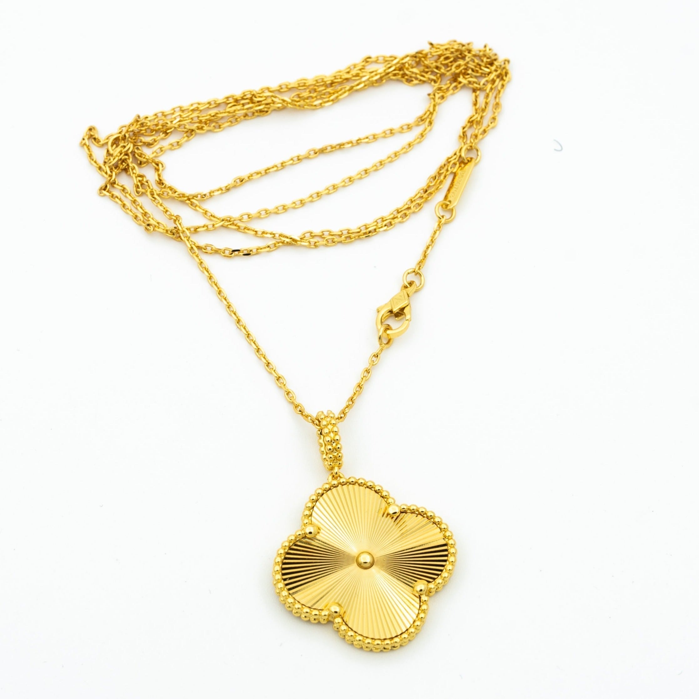 GlowCLOVER 25MM PEDANT NECKLACE GOLD