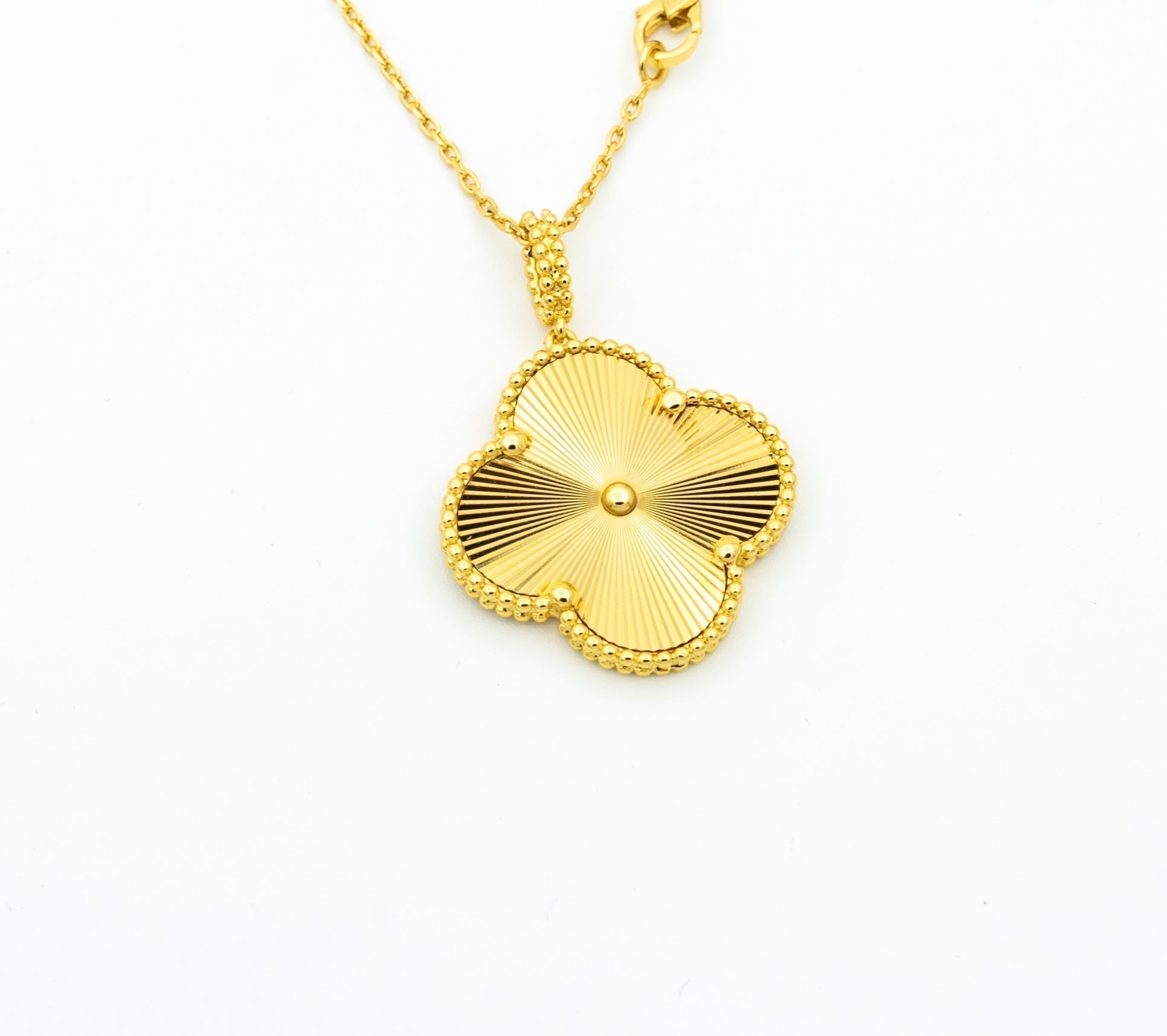 GlowCLOVER 25MM PEDANT NECKLACE GOLD