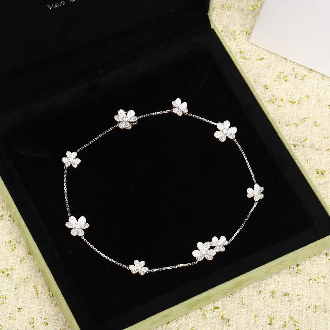 GlowFRIVOLE SILVER 9 FLOWERS NECKLACE